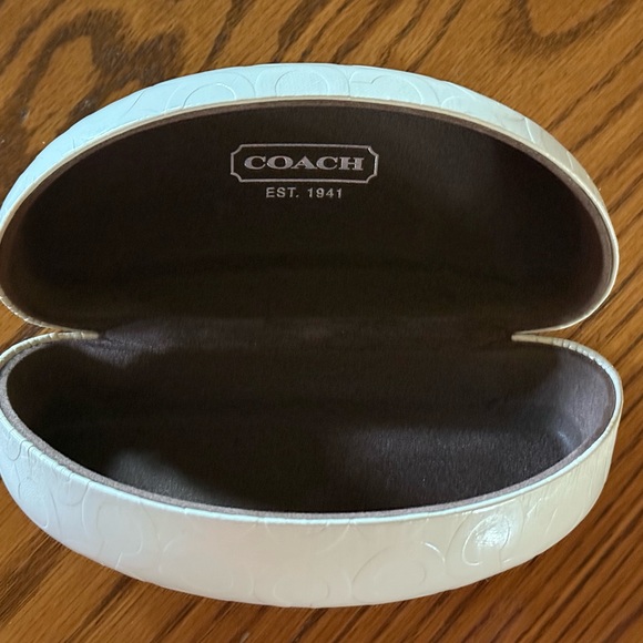 Elegant Coach White Sunglasses Case with brushed interior - Picture 3 of 3